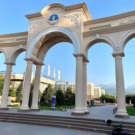 Отличная Квартира Со Всеми Удобствами. Almatî Exterior foto