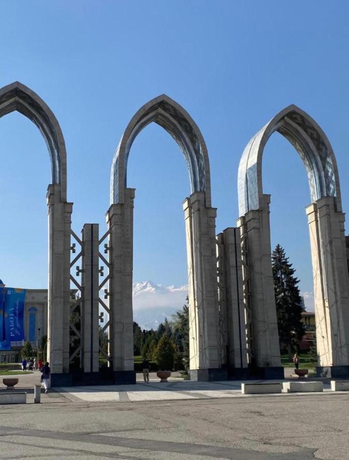 Отличная Квартира Со Всеми Удобствами. Almatî Exterior foto